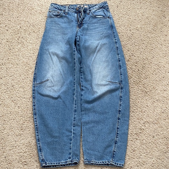 Levi’s Baggy Dad Barrel Jeans. Size 24. *See measurements below. - Picture 2 of 9